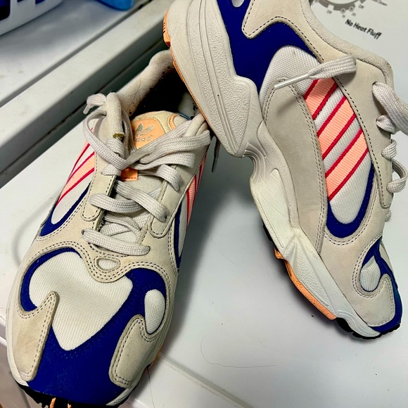 Adidas shoes - Picture 2 of 3